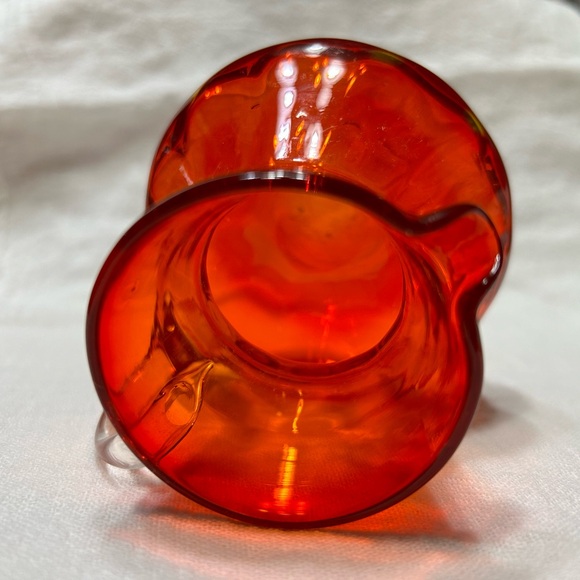 Vintage hand blown ruby red cream pitcher, clear handle, glass.  Mint condition - Picture 4 of 5